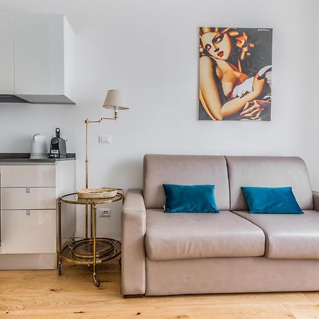 Milano Vetra-Parco Delle Basiliche 2 Pax- Wifi- Banfi Apartment Luaran gambar