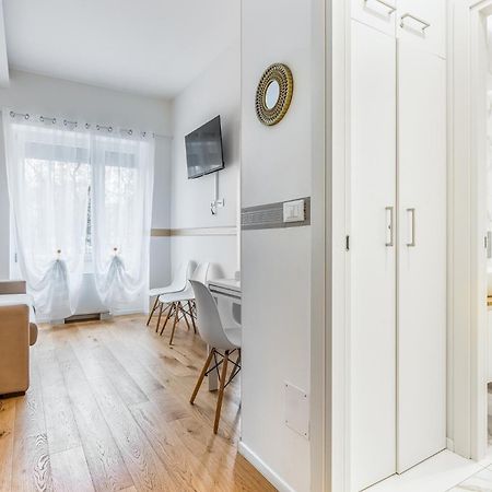 Milano Vetra-Parco Delle Basiliche 2 Pax- Wifi- Banfi Apartment Luaran gambar