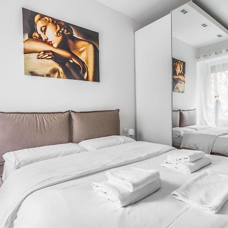 Milano Vetra-Parco Delle Basiliche 2 Pax- Wifi- Banfi Apartment Luaran gambar