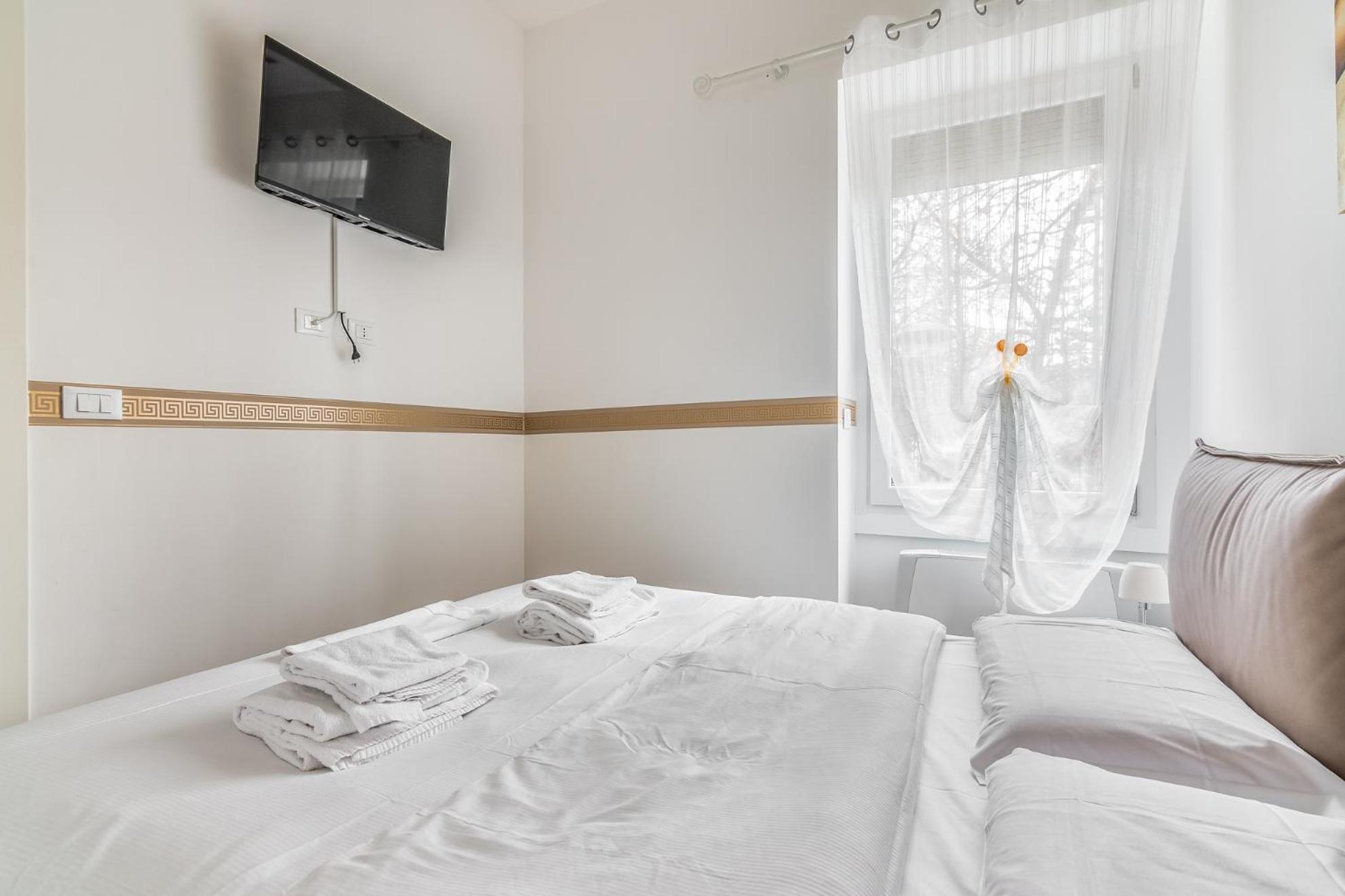 Milano Vetra-Parco Delle Basiliche 2 Pax- Wifi- Banfi Apartment Luaran gambar