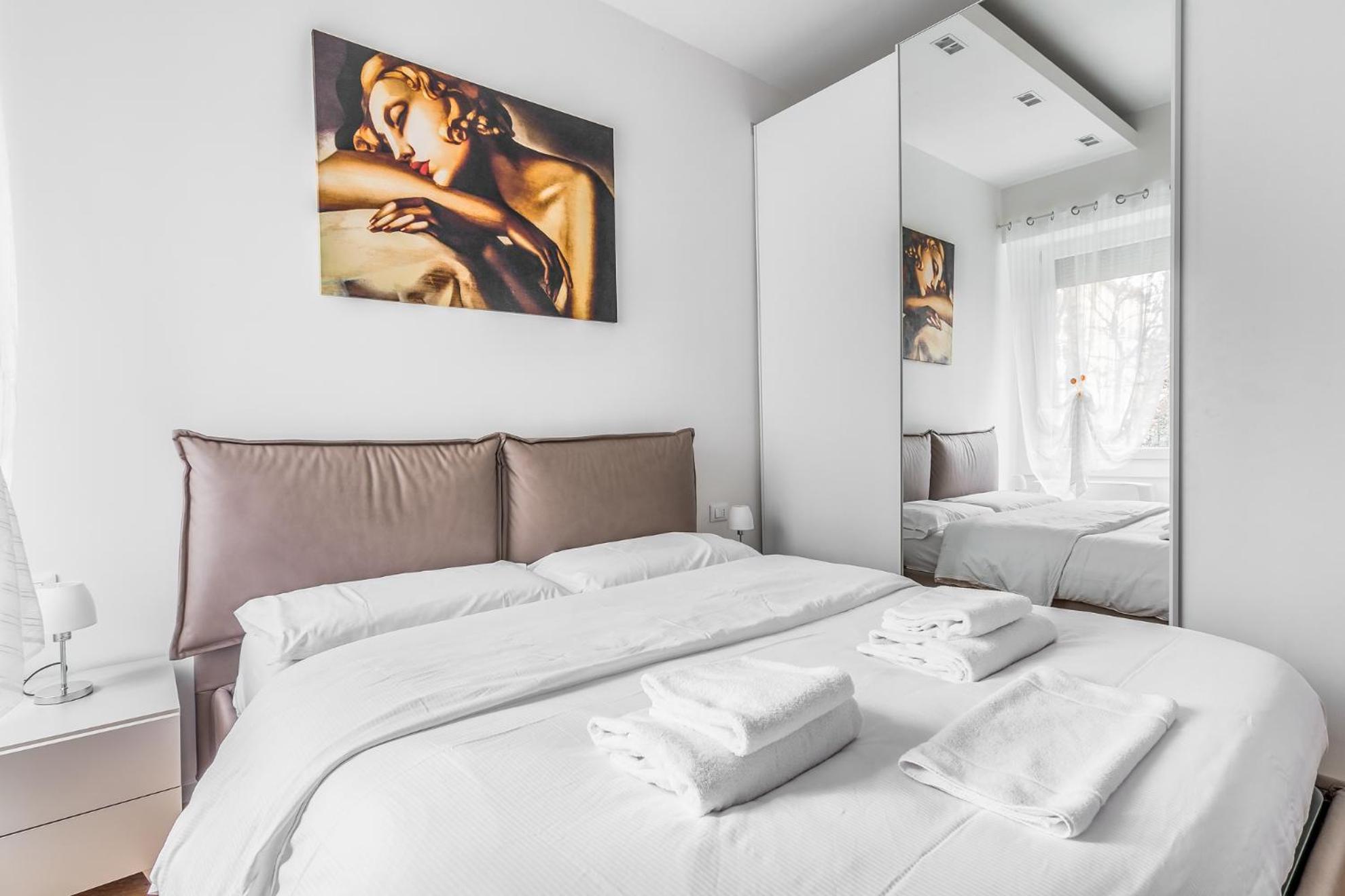 Milano Vetra-Parco Delle Basiliche 2 Pax- Wifi- Banfi Apartment Luaran gambar